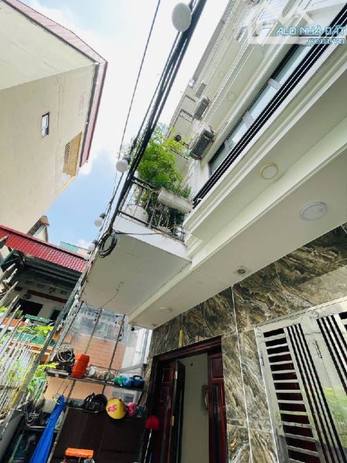 Bán nhà trung tâm Cầu Giấy 35m x 5T – Ngõ thông, ô tô, Kd, gần phố, full NT – 8,35 tỷ