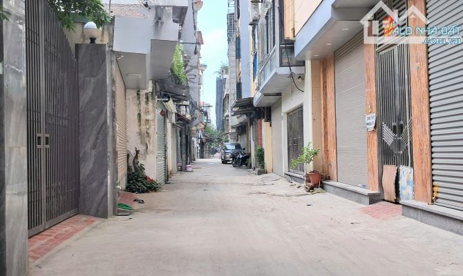 Đất đẹp Cầu Diễn, Hồ Tùng Mậu. Mặt ngõ thông, oto tránh, vào nhà. Quy hoạch ổn định.