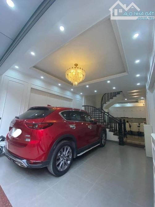 XE HƠI NGỦ NHÀ! Bán Nhà 5 Tầng Lung Linh Nguyễn Đình Chiểu, 45m2, 10.2 Tỷ