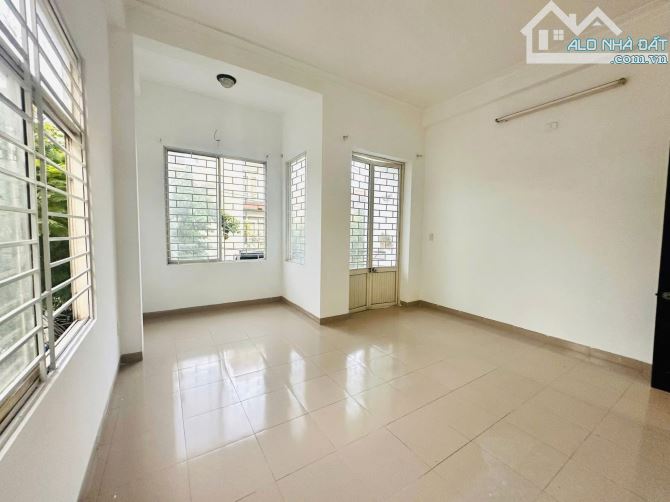 Nhà mặt tiền phố Ông Ích Khiêm gần Phú Gia Compound