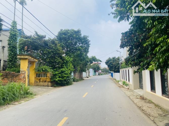 Rẻ nhất Tân Minh-DT 160m2-bìa làng-đường thông-ô tô đỗ cửa.