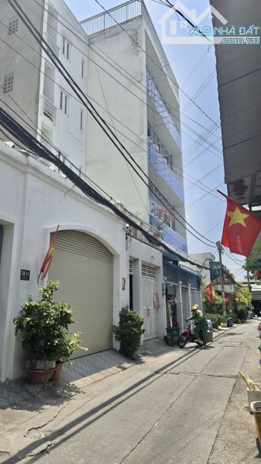 BÁN NHÀ TRỆT LỬNG HẺM XE HƠI SÁT MẶT TIỀN D4 CVPM QUANG TRUNG Q12 GIÁ RẺ 5,5 TỶ