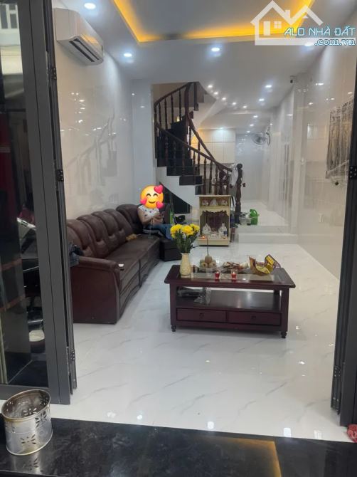 💥 KHU VIP NGUYỄN TRÃI Q5 – 4 TẦNG – 5PN MASTER – HẺM Ô TÔ –  CHỈ 10.6 TỶ!