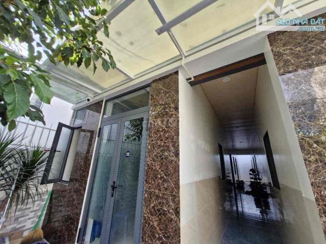 CĂN HỘ DỊCH VỤ 180M2 NGAY TRUNG TÂM NGÃ 5 THỦ ĐỨC, NHỈNH 8 tỉ