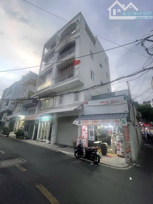 Bán nhà hẻm nhựa 8m Hoàng Diệu ,p8 ,Q4 .DT:66m2 .Giá :8.2 tỷ