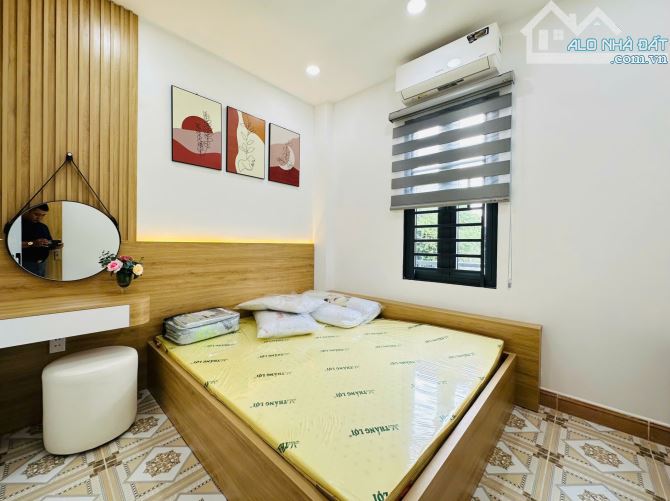 Hơn 4 tỷ có ngay nhà 4 tầng HXH thông đường Quang Trung, P8, Gò Vấp