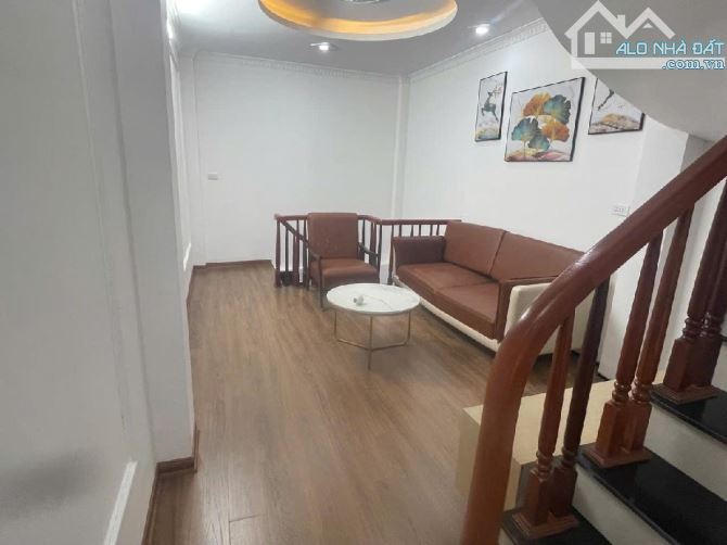 Nhà đẹp Đại Mỗ phân lô , ô tô đỗ gần DT 38m x 4T MT 3,5m giá bán 6,9 tỷ