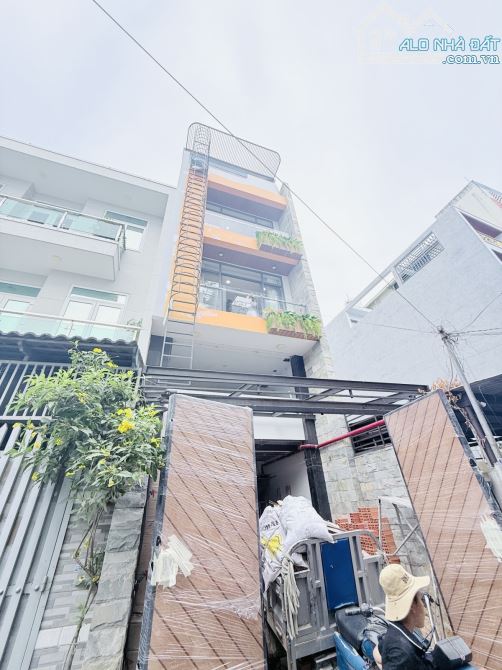 TOÀ CHDV CAO CẤP 96m2 5 TẦNG - DOANH THU 90 TRIỆU/THÁNG⇔5.8%/NĂM