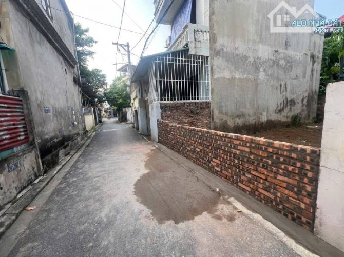 Bán 51m2 Cổ Bi, đường thông, ô tô vào đất