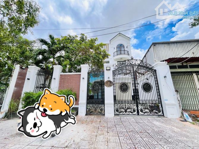 Cho thuê Biệt Thự 1T2L  MT Nguyễn Văn Cừ.