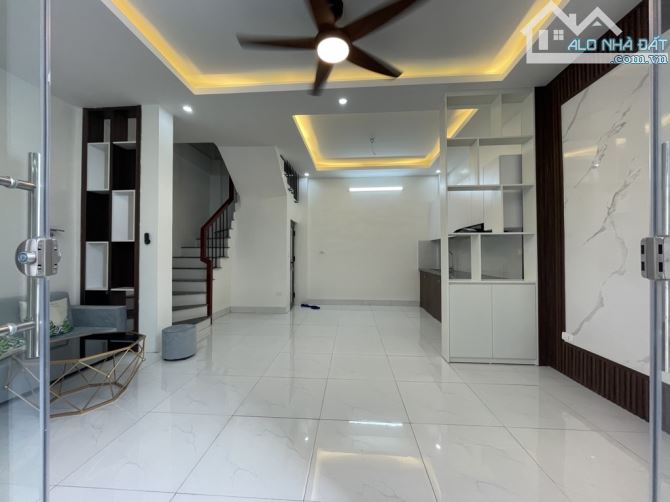 NHÀ ĐẸP Ở NGAY-Trung Tâm Long Biên-FULL NỘI THẤT- GẦN HỒ - TIỆN ÍCH - CÁCH 1 NHÀ RA Ô TÔ - 11