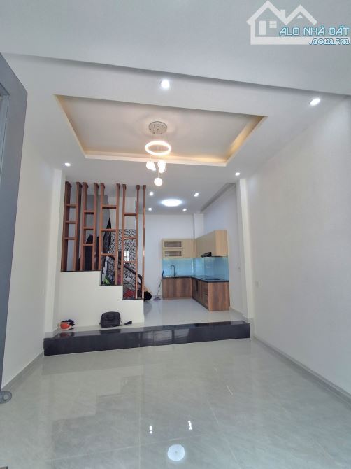 NHÀ MỚI XÂY GẦN EMART 4 TẦNG 41M2 - HẺM OTO 5M - NGANG LỚN 4.5M - 5.95 TỶ - 11