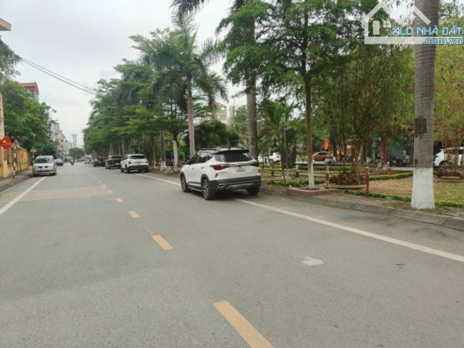 11.5 TỶ CÓ NGAY NHÀ MẶT PHỐ - PHÂN LÔ - VỈA HÈ - 100M - ĐAN PHƯỢNG - HÀ NỘI - 1