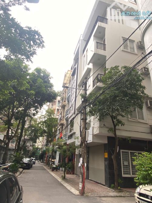 Cho thuê nhà riêng lô góc Đỗ Quang. DT 70m2, 5 tầng, ngõ oto. Giá 35 triệu(thg) - 1