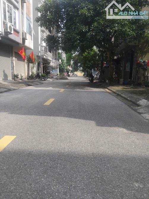 🏠 BÁN ĐẤT TẶNG NHÀ C4 , PHÂN LÔ TĐC GIANG BIÊN_LONG BIÊN, 40m2 - MT 3,55M 💰 GIÁ 10.5 TỶ - 1