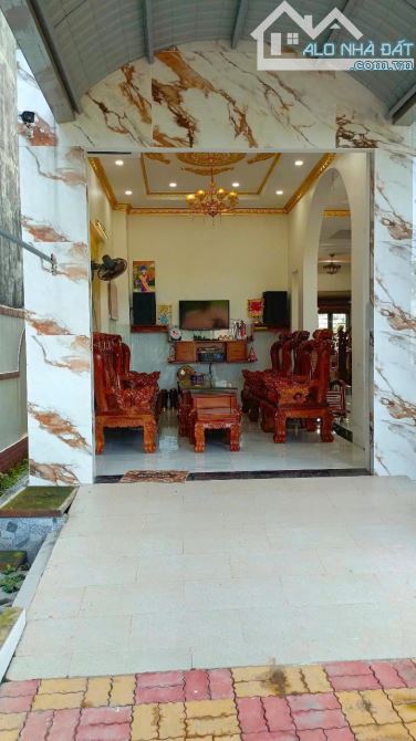Chỉ 5.1 tỷ nhà 10x41 mái Nhật 1tr 1 lầu chủ tặng full nội thất gỗ Đỏ ở ấp Rừng Dầu xã MHB - 1
