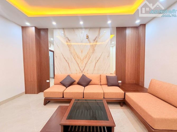 LẠC LONG QUÂN _ 5 Tầng _Thang Máy_Nhà phân lô- oto đỗ cửa_Nhỉnh 12 Tỷ - 1