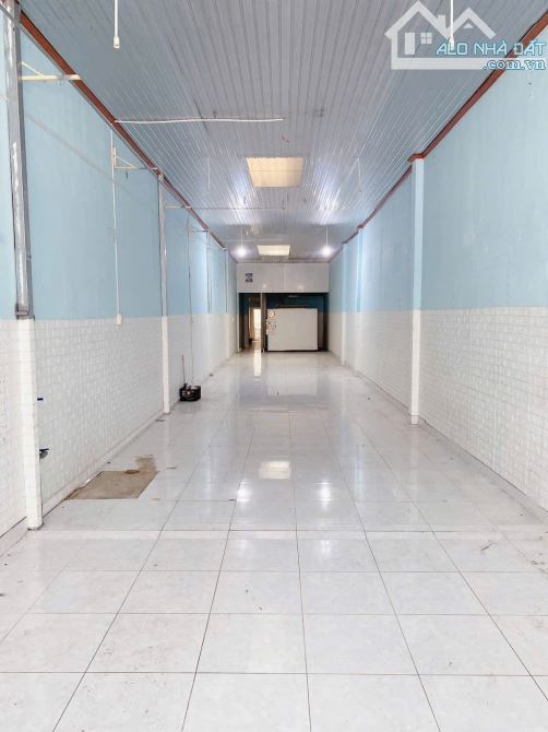 bán căn nhà mặt đường chợ trại bò phường Long Bình - 1