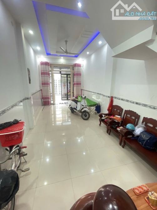 CẦN BÁN NHÀ GẤP, HẺM XE HƠI THỚI AN QUẬN  12, DT 52 M2, (3.6× 15), 3 TẦNG, NHÀ ĐẸP KIÊN CỐ - 1