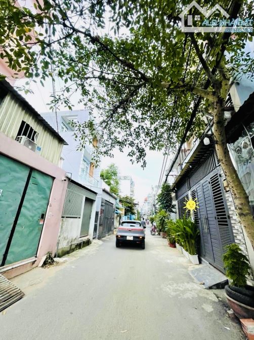 Bán nhà lô góc 2 mặt tiền hẻm xe tải vào tận nơi, ngang 8m, gần sông Tham Lương, 7 tỷ hơn - 1