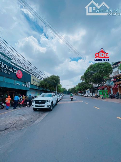 Bán 2 căn nhà lầu mặt tiền đường Phan Trung ( Đường 5 cũ ) P Tân Mai   DT Gần 300m2 - 1