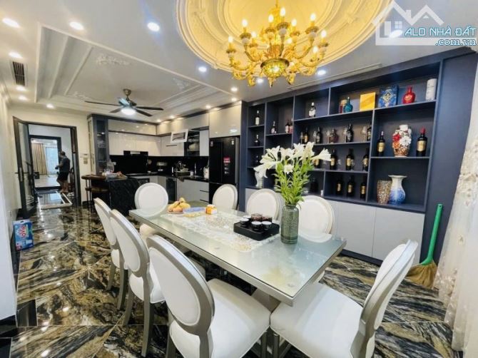 Nhà mặt phố Ngô Gia Tự, Long Biên, Hà Nội. 7 tầng, full nội thất. DT 92m2. Giá 30 tỷ - 1
