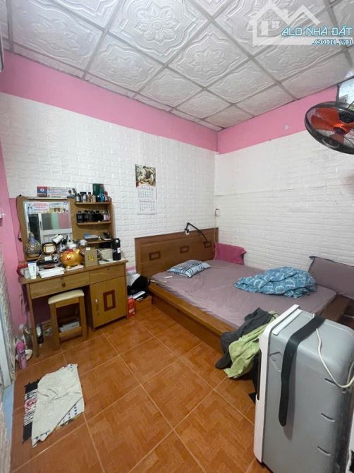 **Tuyệt Phẩm Nhà Trong Ngõ Chuyên Dùng 9, Quận 7: 74m2, 2 Tầng, 3PN, Sổ Đỏ, Giá Chỉ 5.7 - 1