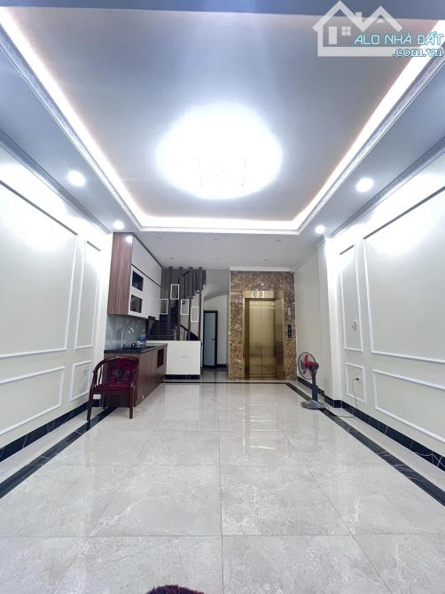 CẦU GIẤY LÔ GÓC 40M 6 TẦNG MT 4.5m THANG MÁY KINH DOANH ĐỈNH CHỈ 14 TỶ MẶT NGÕ THÔNG - 1