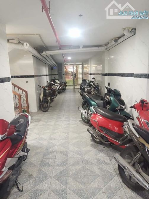 MẶT PHỐ CẦU GIẤY 65 TỶ 180m 9 TẦNG THANG MÁY SỔ NỞ HẬU CHO THUÊ 250TR KINH DOANH ĐỈNH - 1