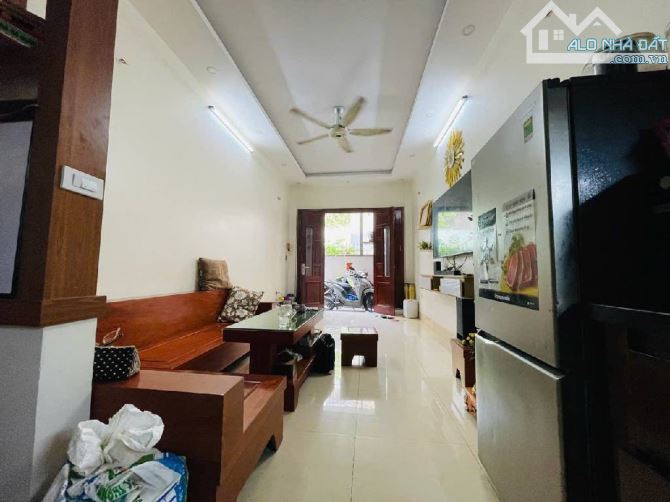 Bán nhà trung tâm Cầu Giấy 35m x 5T – Ngõ thông, ô tô, Kd, gần phố, full NT – 8,35 tỷ - 1