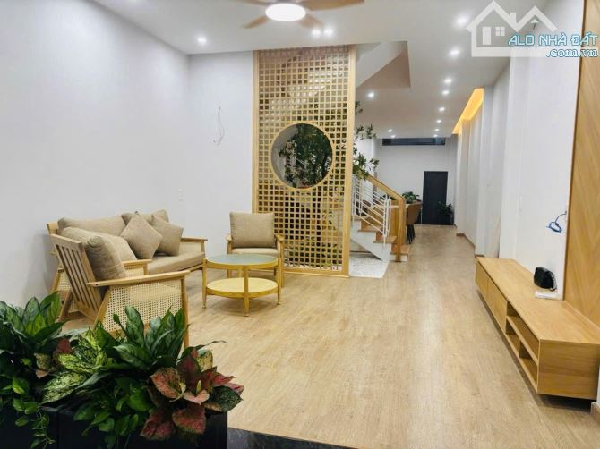 Bán nhà 3 tầng 3 mê đường 5m5 Hoà Cường sát Phan Đăng Lưu. Dt 81m2 ngang 4m5 vô ở tốt - 1