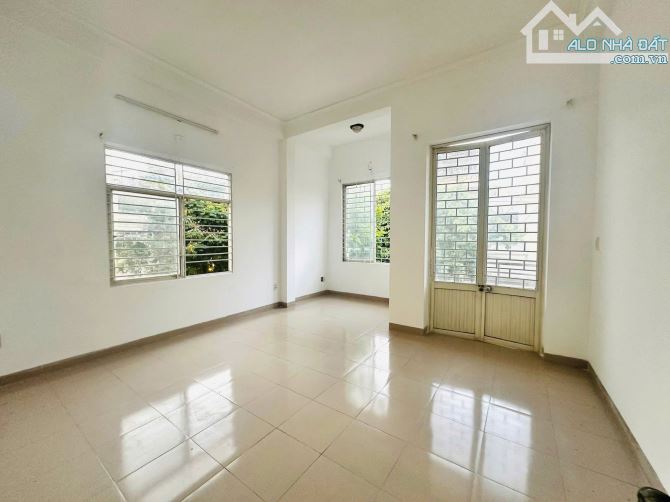 Nhà mặt tiền phố Ông Ích Khiêm gần Phú Gia Compound - 1