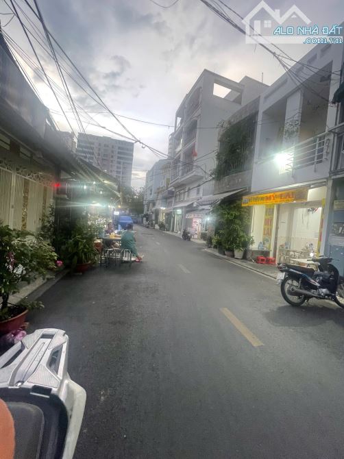 Bán nhà hẻm nhựa 8m Hoàng Diệu ,p8 ,Q4 .DT:66m2 .Giá :8.2 tỷ - 1