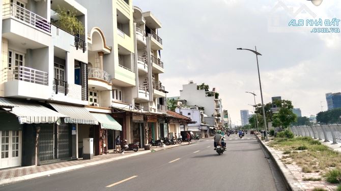 🏠 NHÀ MẶT TIỀN VIEW SÔNG - Đối diện Quận 5 siêu thoáng mát chưa tới 2️⃣0️⃣0️⃣tr/m2. - 1