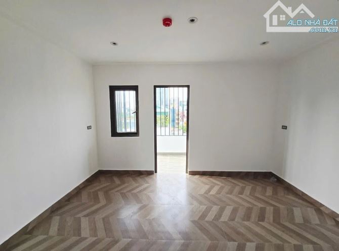 Bán nhà Hoàng Quốc Việt, ô tô đỗ cửa vào nhà, xây mới đẹp, thang máy, kinh doanh - 1
