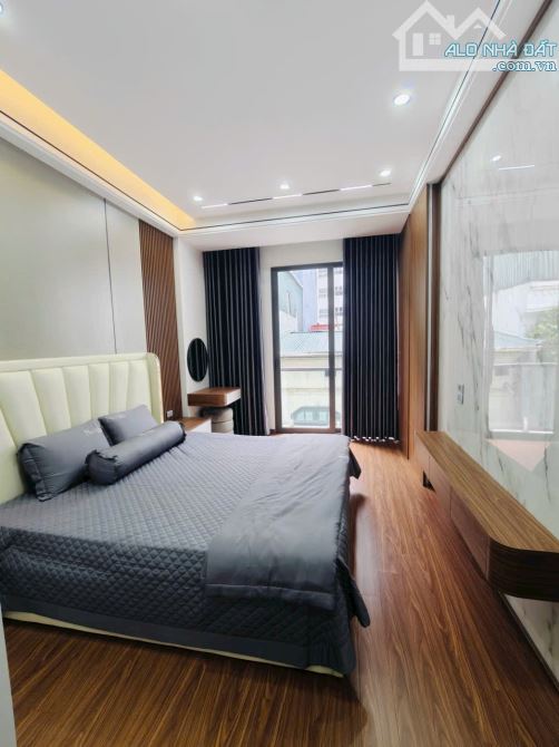 6 tầng thang máy, ngõ vip Nguyễn Văn Cừ, oto vào, ở sướng full nội thất, 39m2. Giá 12.8 tỷ - 16