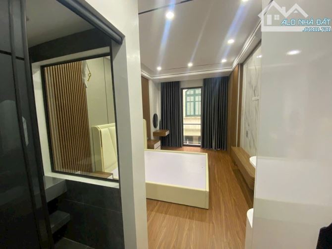 6 tầng thang máy, ngõ vip Nguyễn Văn Cừ, oto vào, ở sướng full nội thất, 39m2. Giá 12.8 tỷ - 17