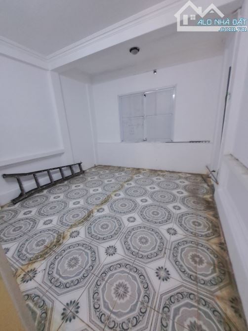 Nhà ngõ 100 đường Hoàng Quốc Việt. Diện tích 70m2 x 4 tầng mỗi tầng 2 phòng có điều hòa - 2