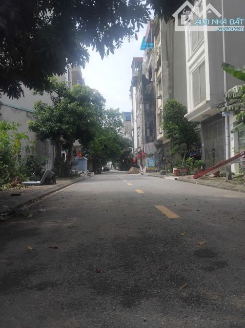 🏠 BÁN ĐẤT TẶNG NHÀ C4 , PHÂN LÔ TĐC GIANG BIÊN_LONG BIÊN, 40m2 - MT 3,55M 💰 GIÁ 10.5 TỶ - 2