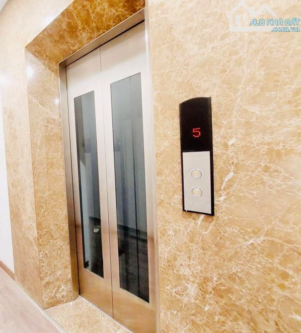 LẠC LONG QUÂN _ 5 Tầng _Thang Máy_Nhà phân lô- oto đỗ cửa_Nhỉnh 12 Tỷ - 2