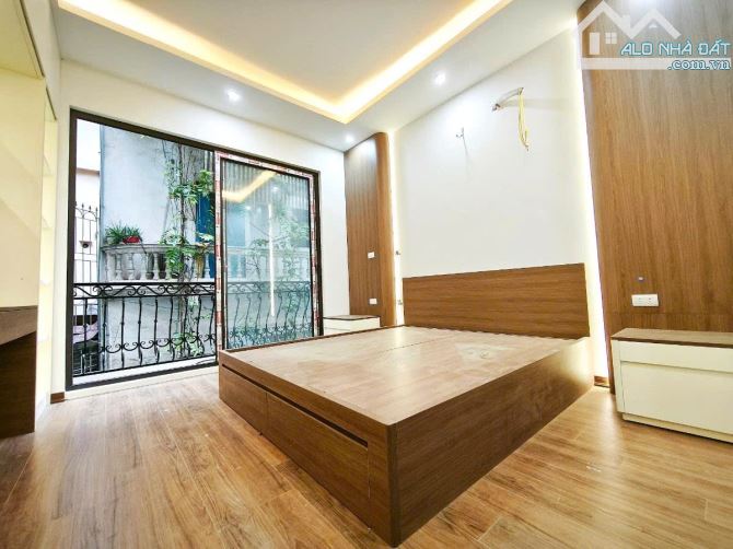 Bán Nhà Lạc Long Quân Dân Xây Mới - DT 60m² × 5 Tầng Thang Máy - 50m Ra Hồ Tây - 2