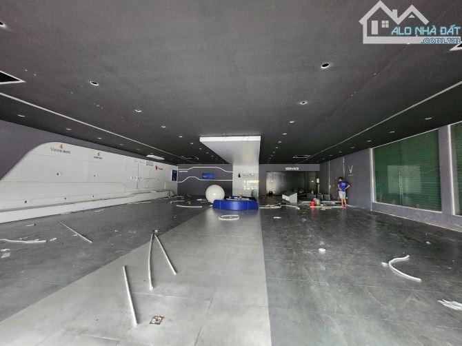 CHO THUÊ MBKD góc 2 mặt tiền Đồng Khởi ngang 15m - 2