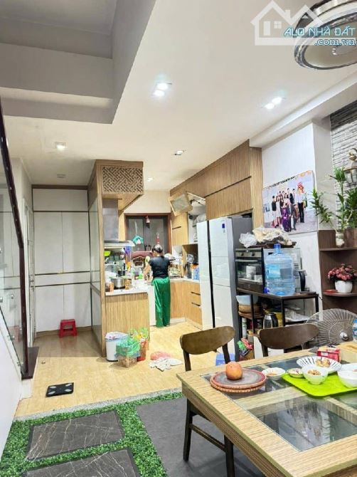 BÁN NHÀ GẦN GA NHỔN ĐH CÔNG NGHIỆP 5 TẦNG DÂN XÂY KHU PHÂN LÔ SÁT VÀNH ĐAI 3.5 - 2