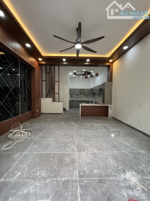 bán nhà tân phú-gần chợ tân hương-2 lầu-1 trệt -56m2-4 phòng ngủ-4 nhà vệ sinh - 2