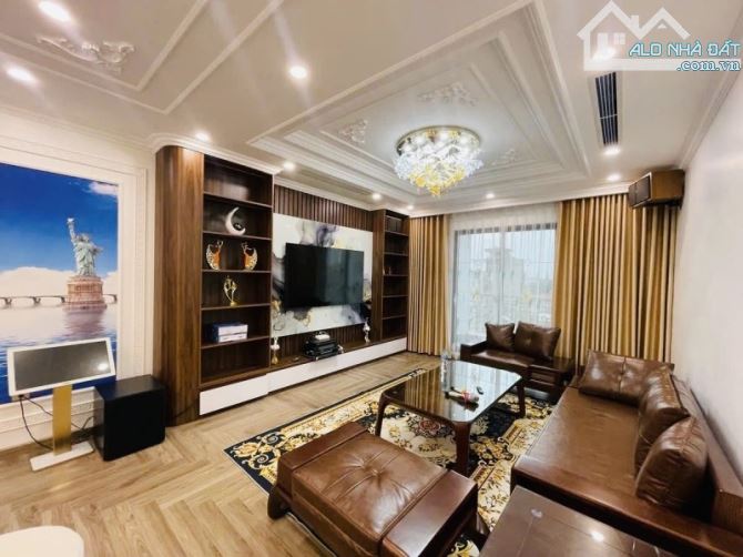 Nhà mặt phố Ngô Gia Tự, Long Biên, Hà Nội. 7 tầng, full nội thất. DT 92m2. Giá 30 tỷ - 2