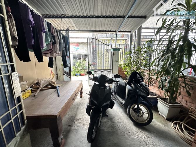 BÁN NHÀ HẺM XE HƠI, HUỲNH THỊ HAI, TÂN CHÁNH HIỆP QUẬN 12, DT 100M2 (4× 25), GIÁ SIÊU RẺ - 2