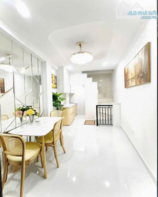 Cần bán gấp nhà phố Quốc Tử Giám 20m  5 tầng 3mt 4.68 tỷ Đống Đa  lô góc cách 1 nhà ra mặt - 2