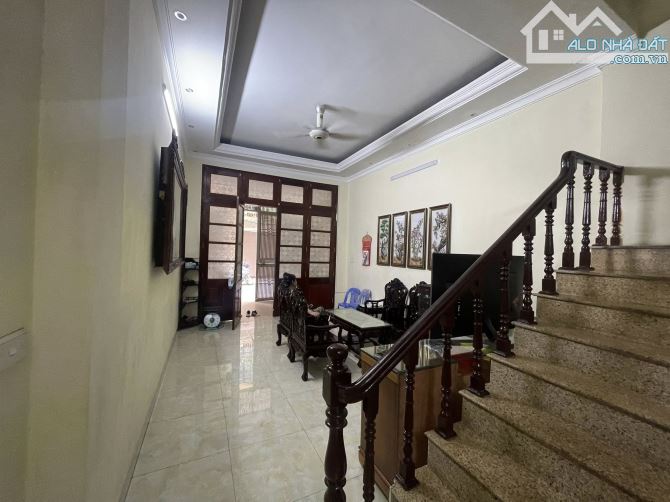 SIÊU PHẨM THỔ QUAN ĐỐNG ĐA 15 TỶ DT 55M MT 4M 5T PHÂN LÔ Ô TÔ TRÁNH VỈA HÈ KINH DOANH - 2