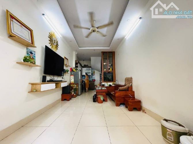 Bán nhà trung tâm Cầu Giấy 35m x 5T – Ngõ thông, ô tô, Kd, gần phố, full NT – 8,35 tỷ - 2