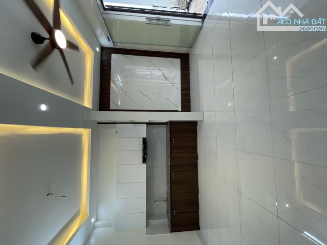 NHÀ ĐẸP Ở NGAY-Trung Tâm Long Biên-FULL NỘI THẤT- GẦN HỒ - TIỆN ÍCH - CÁCH 1 NHÀ RA Ô TÔ - 2
